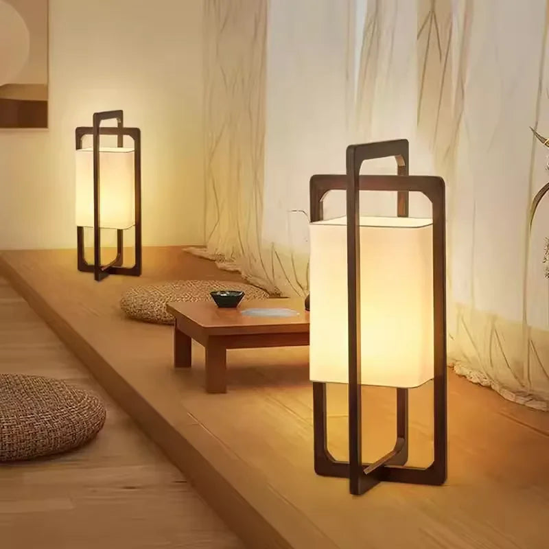 Lampe modèle Chadō en noyer