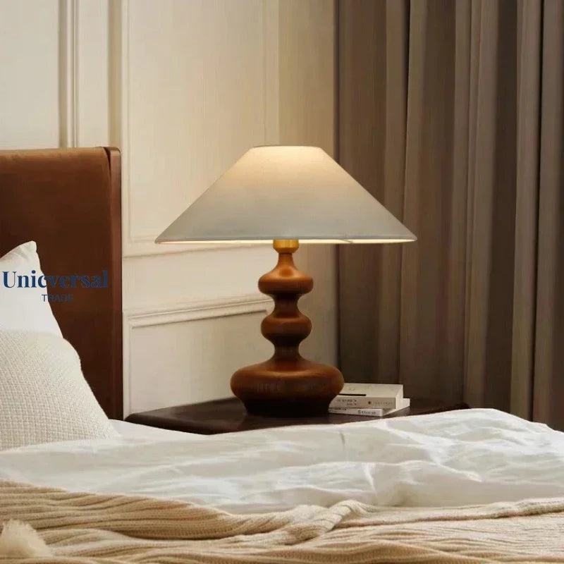 Lampe de table en bois de frêne modèle Velvety